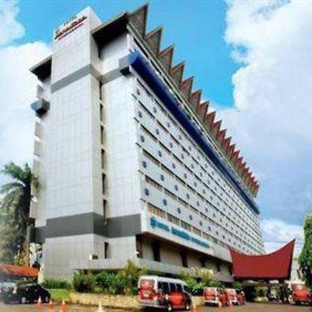 Danau Toba Hotel International Medan Luaran gambar