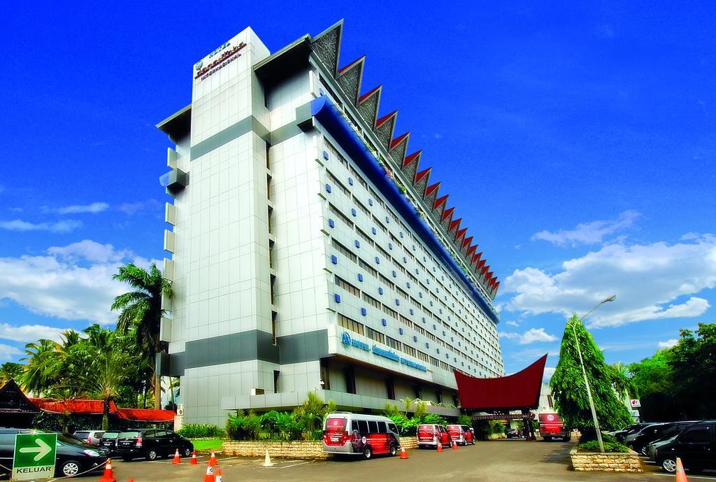 Danau Toba Hotel International Medan Luaran gambar