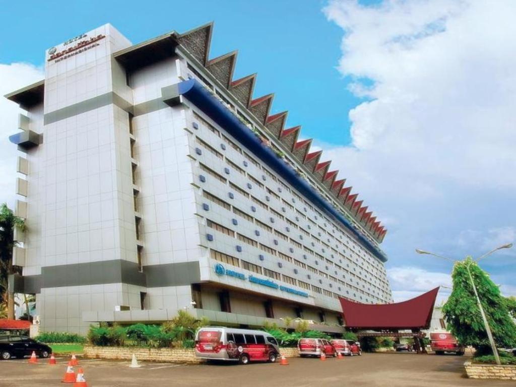 Danau Toba Hotel International Medan Luaran gambar