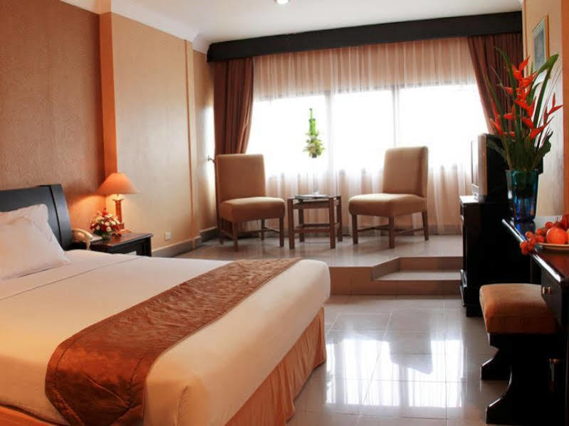 Danau Toba Hotel International Medan Luaran gambar